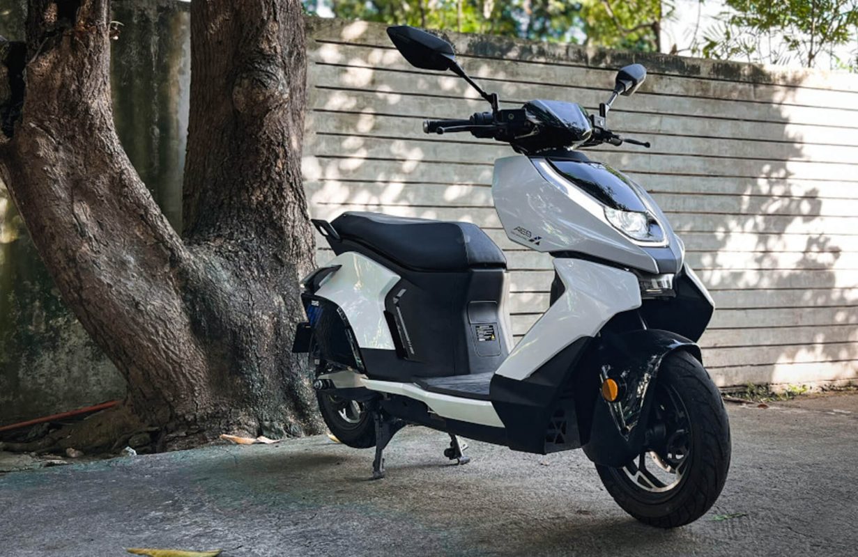 elektricni skuter zeeho ae8 s+