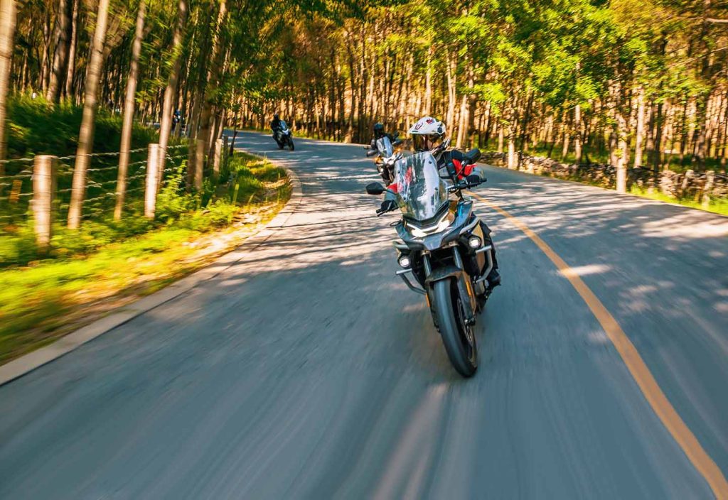 cfmoto 800mt explore adventure motocikl